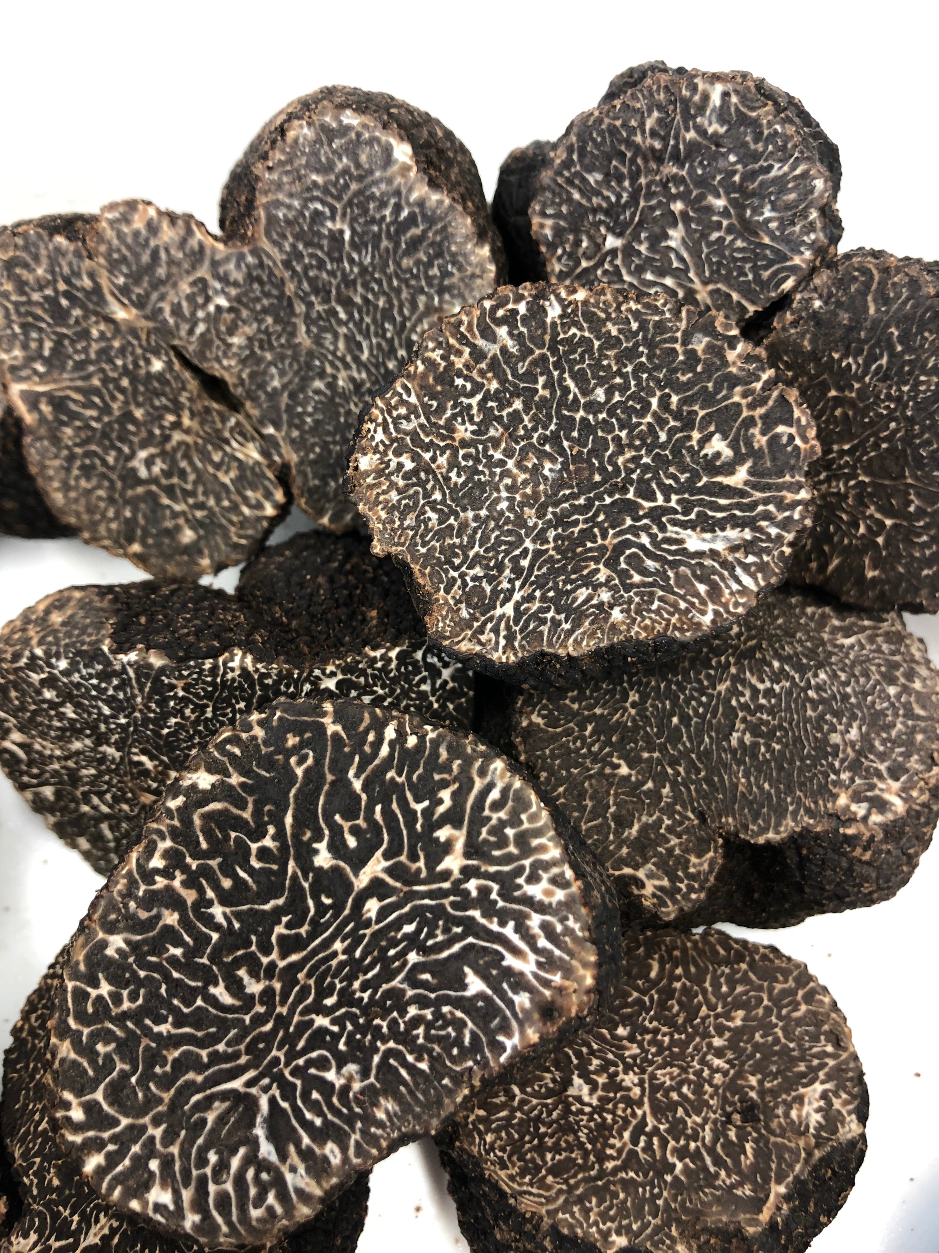 Morceaux de truffes noires fraîches de Lozère - Tuber Melanosporum